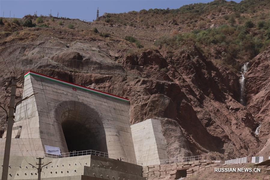 В Таджикистане запустили второй агрегат Рогунской ГЭС