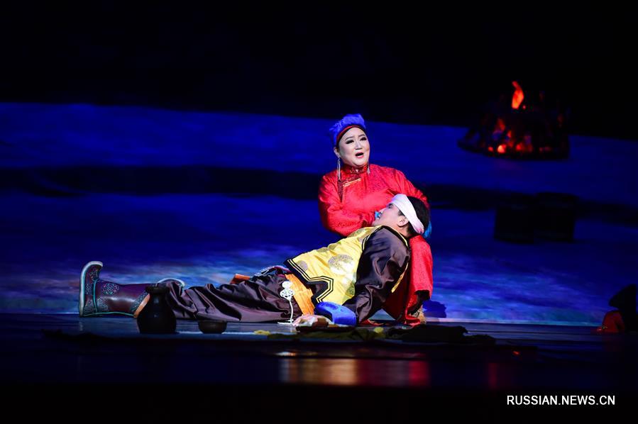 Монгольскую оперу "Три горы" показали зрителям в Хух-Хото 