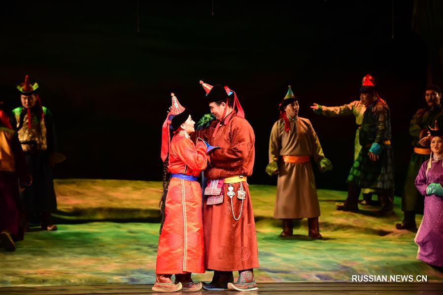 Монгольскую оперу "Три горы" показали зрителям в Хух-Хото 
