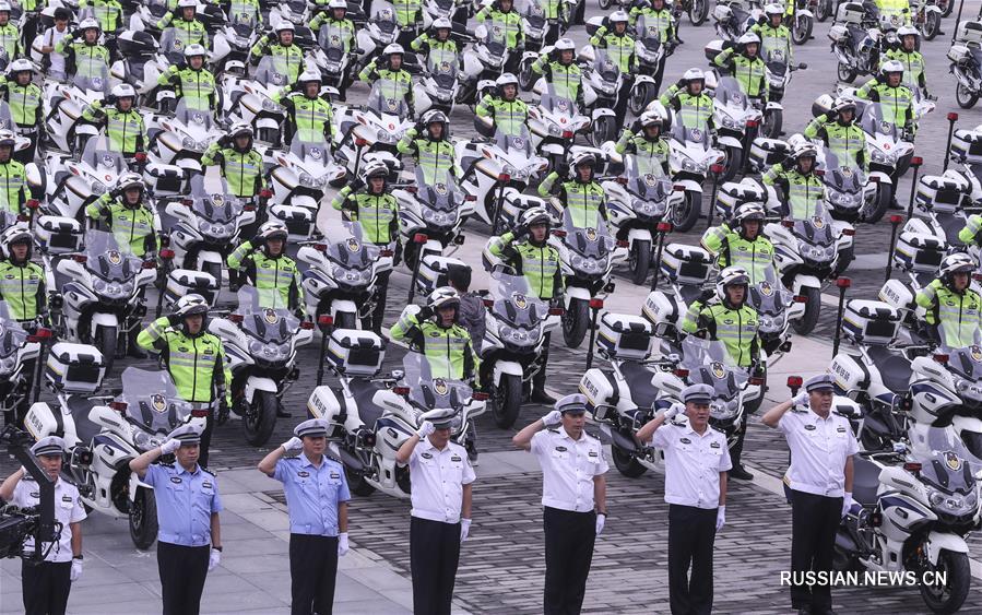 Первый выезд мотобатальона пекинской дорожной полиции