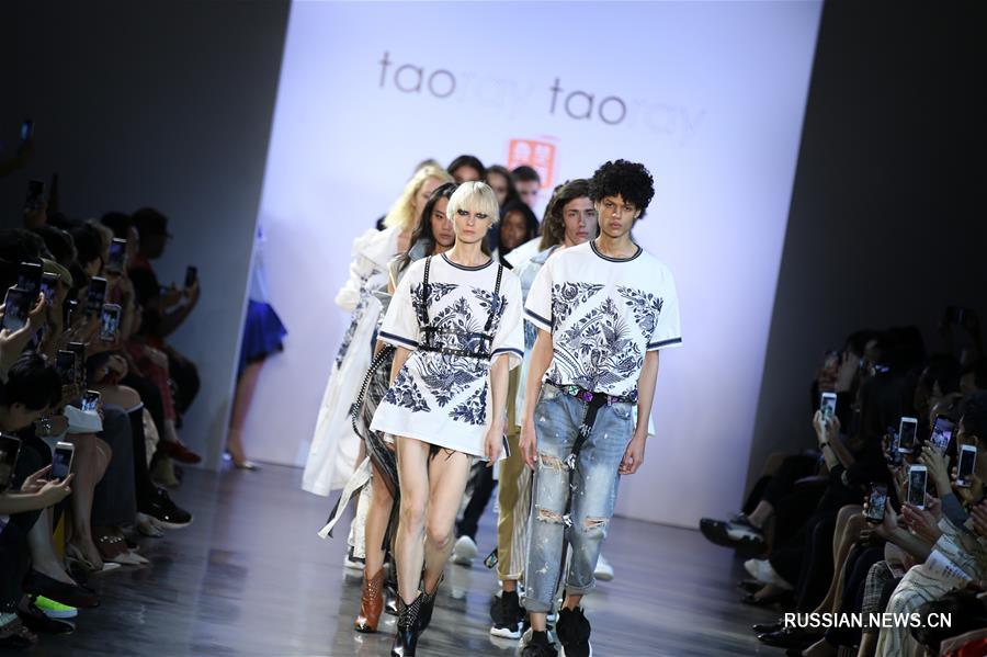 Показ коллекции китайской модной марки Taoray Taoray на Неделе моды в Нью-Йорке
