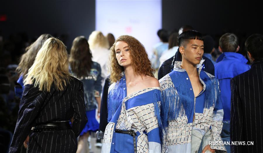 Показ коллекции китайской модной марки Taoray Taoray на Неделе моды в Нью-Йорке