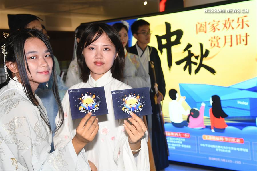 Праздничная акция любителей ханьской национальной одежды в Циндао