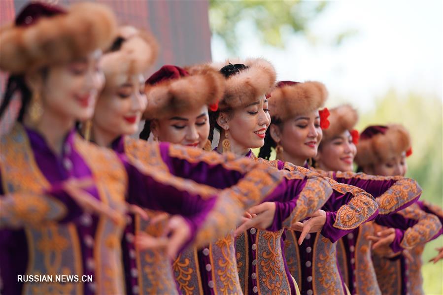 "День Синьцзян-Уйгурского АР" проходит в рамках Международной садоводческой выставки ЭКСПО-2019 в Пекине