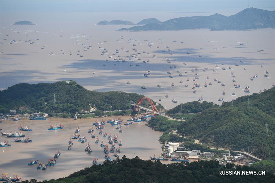 В Восточно-Китайском море закончился мораторий на рыбную ловлю, тысячи судов в провинции Чжэцзян отправились на промысел