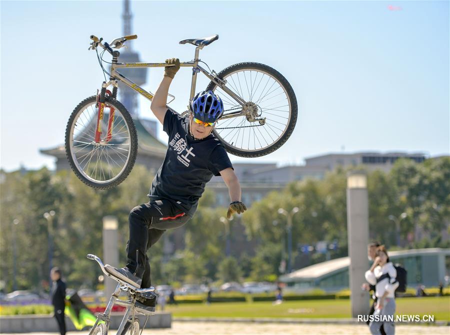 Здоровье нации -- Исполнитель велосипедных трюков Чжоу Чанчунь