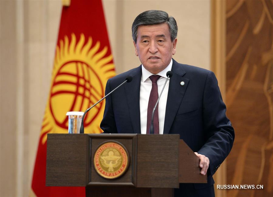 Президент Кыргызстана вручил государственную награду знаменитому китайскому хирургу Ван Чжэню
