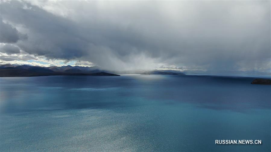 Озеро Пума-Юмцо -- взгляд с неба