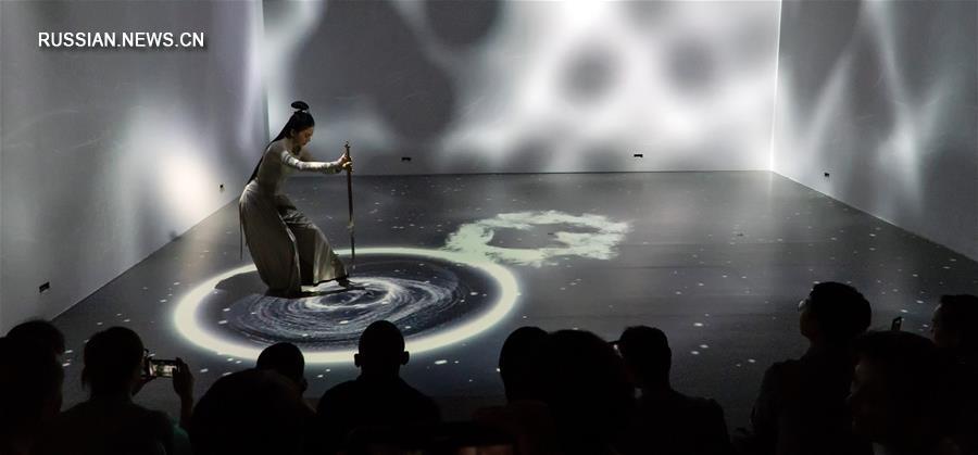 Выставка "Шагая вместе со страной -- 70 лет танцевального искусства Нового Китая" открылась в Пекине