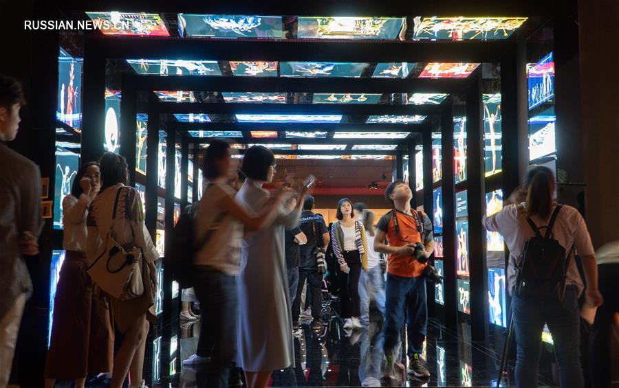 Выставка "Шагая вместе со страной -- 70 лет танцевального искусства Нового Китая" открылась в Пекине