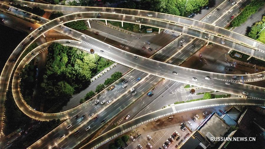 Ночной вид города Наньнин, в котором открылась 16-я ярмарка Китай - АСЕАН