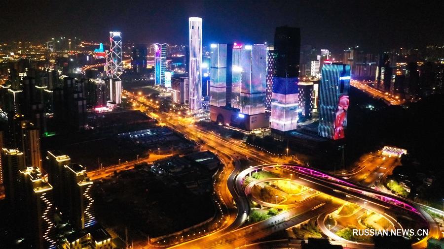 Ночной вид города Наньнин, в котором открылась 16-я ярмарка Китай - АСЕАН