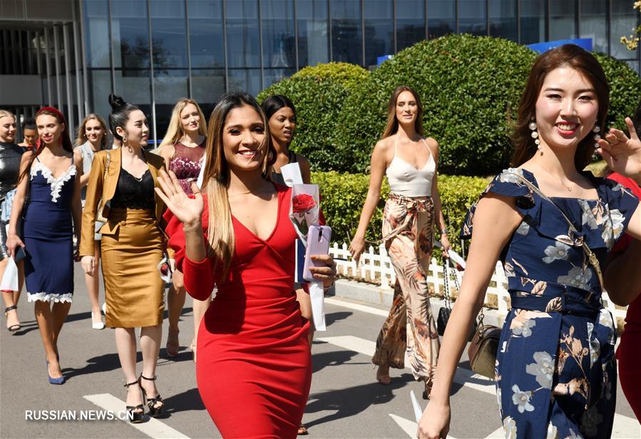 Почти 30 красавиц приехали в Циндао для участия в финале конкурса красоты на звание "Мисс Туризм мира" 2019 года