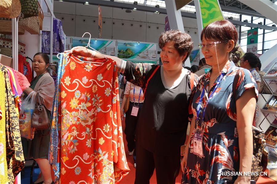 16-я ярмарка Китай - АСЕАН: фирменные товары местного производства привлекают посетителей