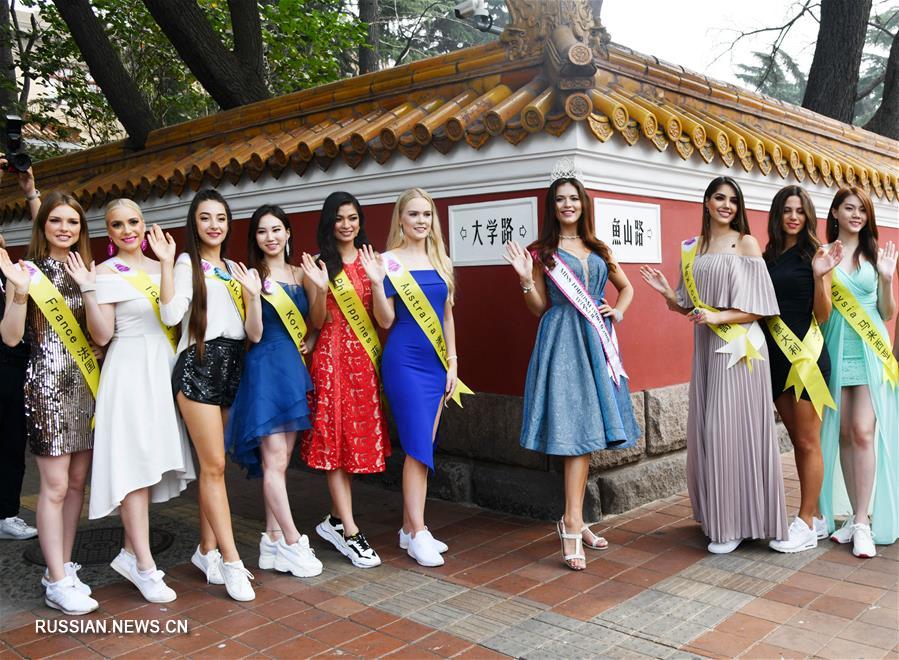 Участницы конкурса красоты "Мисс Туризм мира" 2019 на улицах Циндао