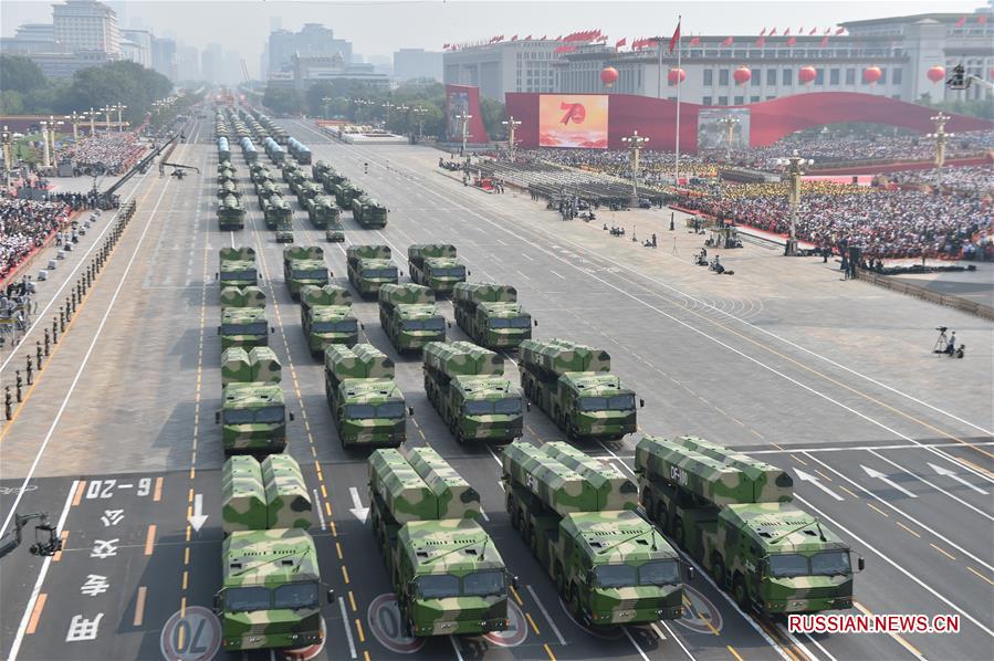 В Пекине состоялся торжественный военный парад по случаю 70-й годовщины образования КНР