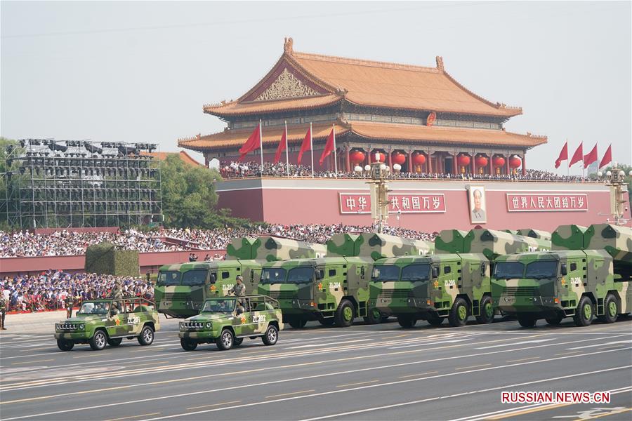 В Пекине состоялся торжественный военный парад по случаю 70-й годовщины образования КНР