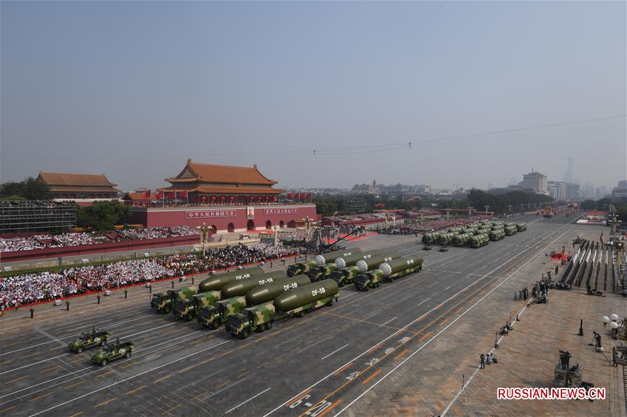 В Пекине состоялся торжественный военный парад по случаю 70-й годовщины образования КНР