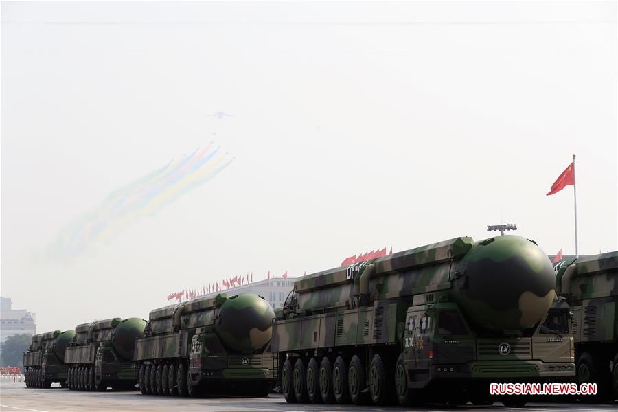 В Пекине состоялся торжественный военный парад по случаю 70-й годовщины образования КНР