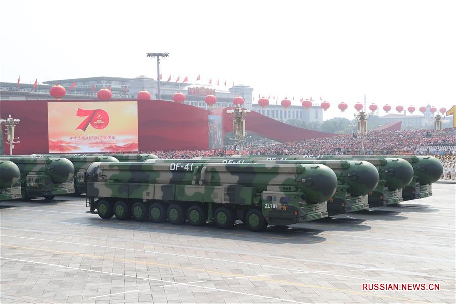 В Пекине состоялся торжественный военный парад по случаю 70-й годовщины образования КНР