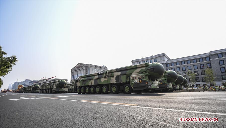 В Пекине состоялся торжественный военный парад по случаю 70-й годовщины образования КНР