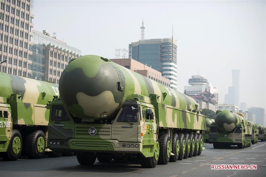 В Пекине состоялся торжественный военный парад по случаю 70-й годовщины образования КНР