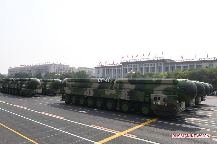 В Пекине состоялся торжественный военный парад по случаю 70-й годовщины образования КНР