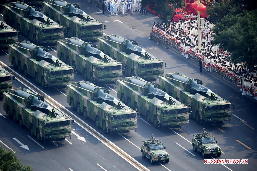 В Пекине состоялся торжественный военный парад по случаю 70-й годовщины образования КНР