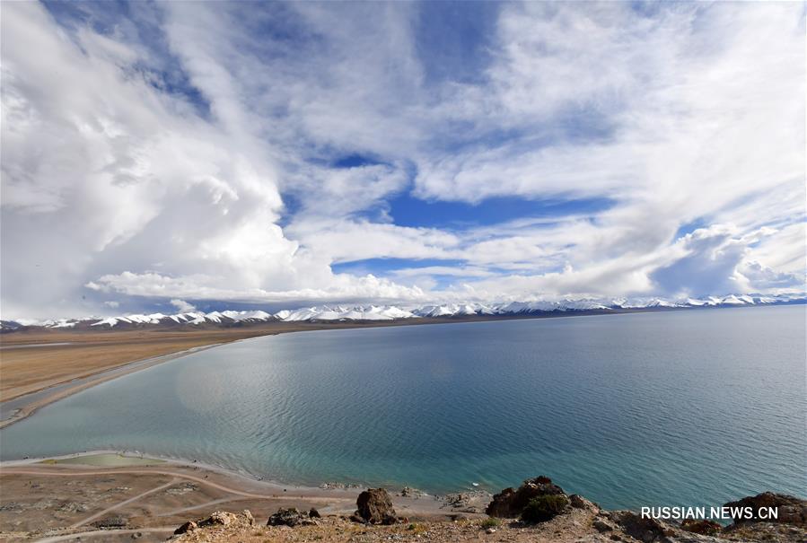 Осенние пейзажи озера Намцо в Тибете