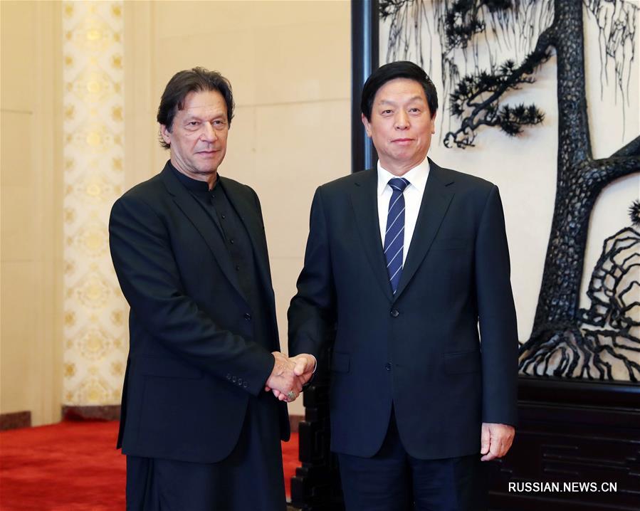 （时政）栗战书会见巴基斯坦总理伊姆兰·汗