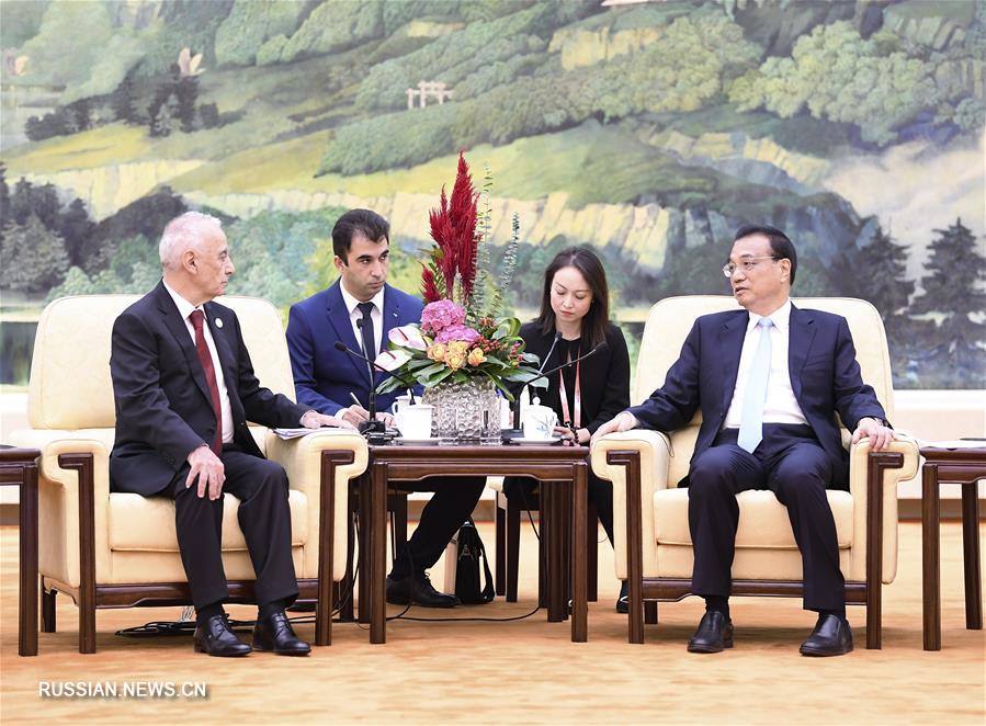 Ли Кэцян встретился с вице-премьером Азербайджана Г. Абуталыбовым