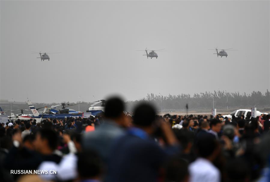 На выставке в Тяньцзине представили китайский многофункциональный вертолет "Чжи-20"