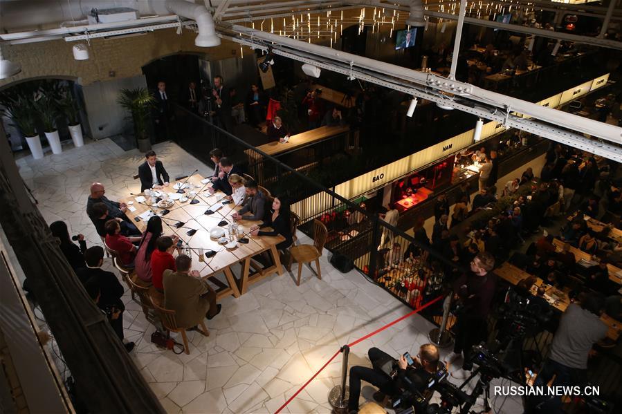 Вопрос миротворческой миссии в Донбассе будет рассматриваться на встрече в "нормандском формате" -- президент Украины В. Зеленский