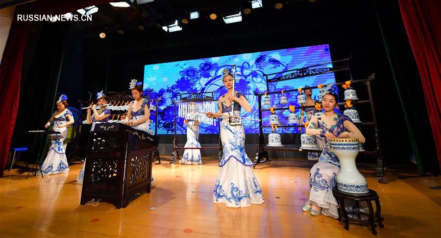 Концерт "керамических" инструментов в Цзиндэчжэне