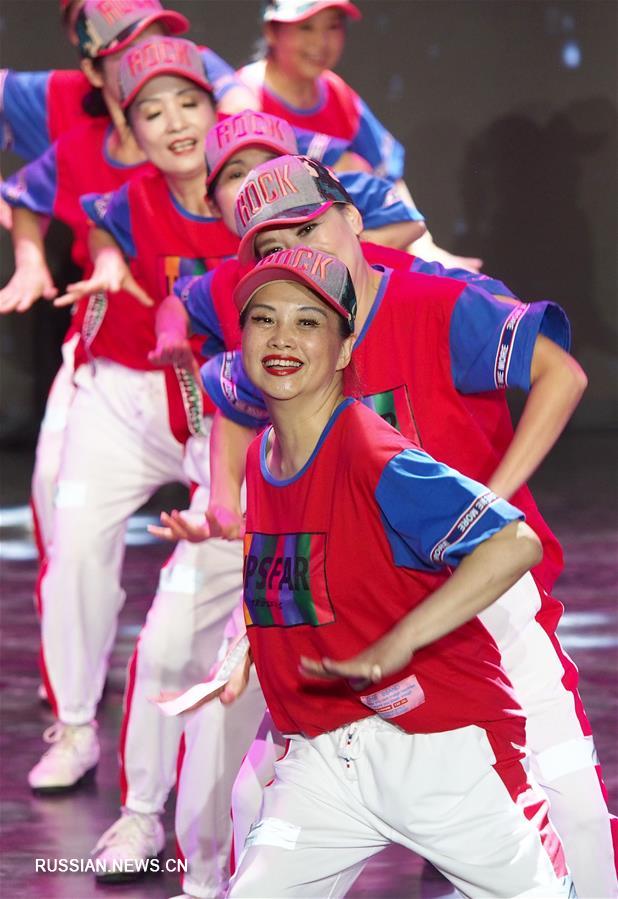 В Шанхае прошел финал конкурсной дисциплины "групповые танцы на площади"