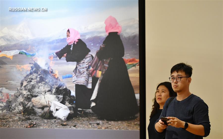 Фотовыставка, посвященная жизни национальных меньшинств Китая, открылась в Тайбэе