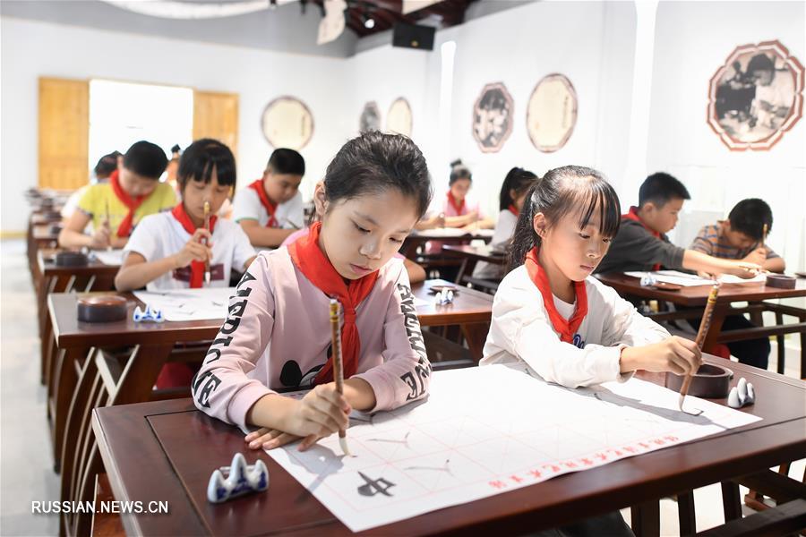 Музей ремесленных традиций открылся при старинной фабрике кистей в Хучжоу