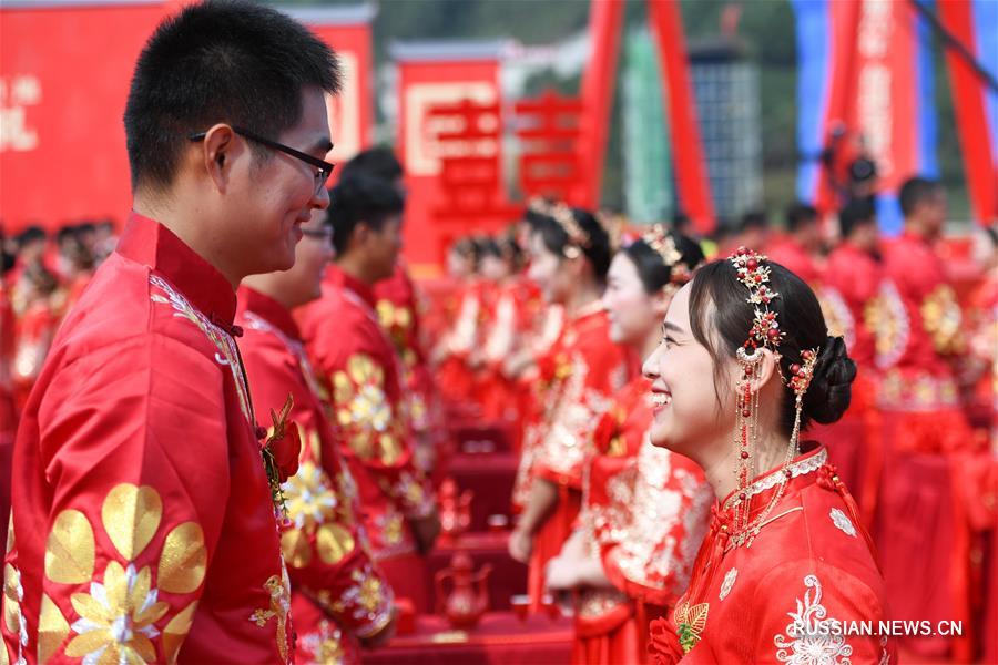 Массовая свадьба 106 пар в провинции Аньхой