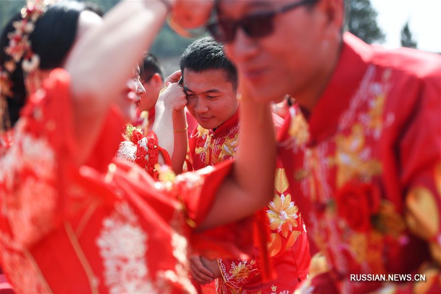Массовая свадьба 106 пар в провинции Аньхой