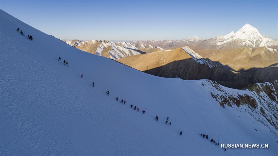 39 участников Тибетского слета альпинистов совершили восхождение на пик Лодуй
