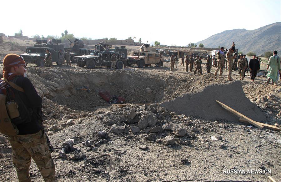 Три человека погибли, еще 43 получили ранения в результате взрыва заминированного автомобиля в Афганистане