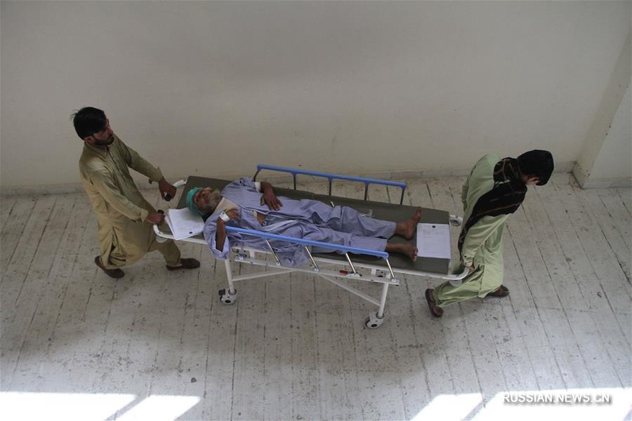 Три человека погибли, еще 43 получили ранения в результате взрыва заминированного автомобиля в Афганистане