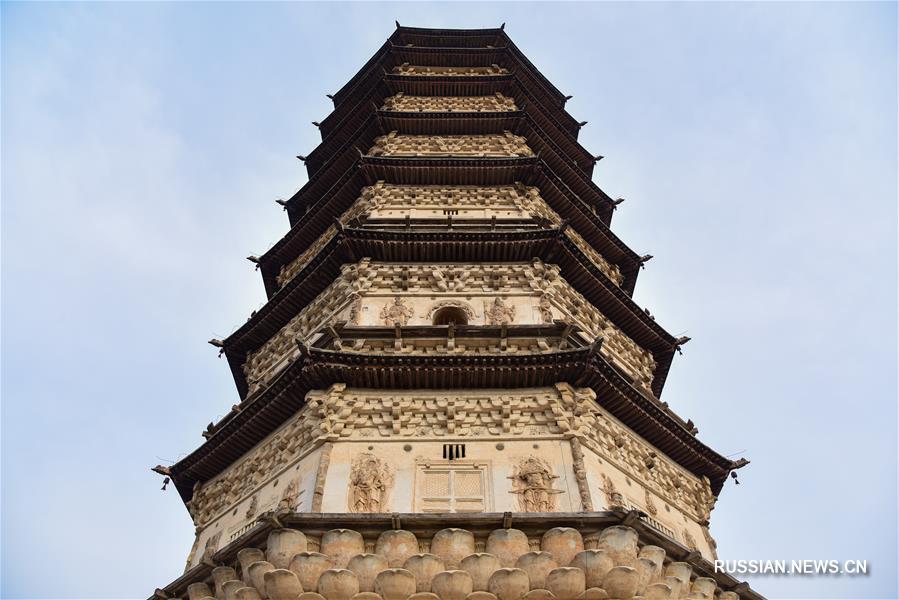 "Белая башня" с тысячелетней историей в автономном районе Внутренняя Монголия 