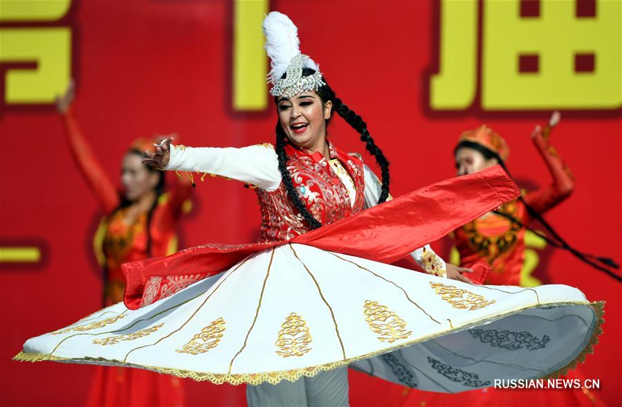 В уезде Черчен Синьцзяна открылся фестиваль урожая китайских фиников 