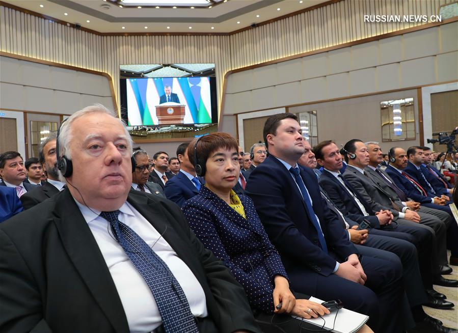 В Узбекистане отметили 30-летие придания узбекскому языку статуса государственного