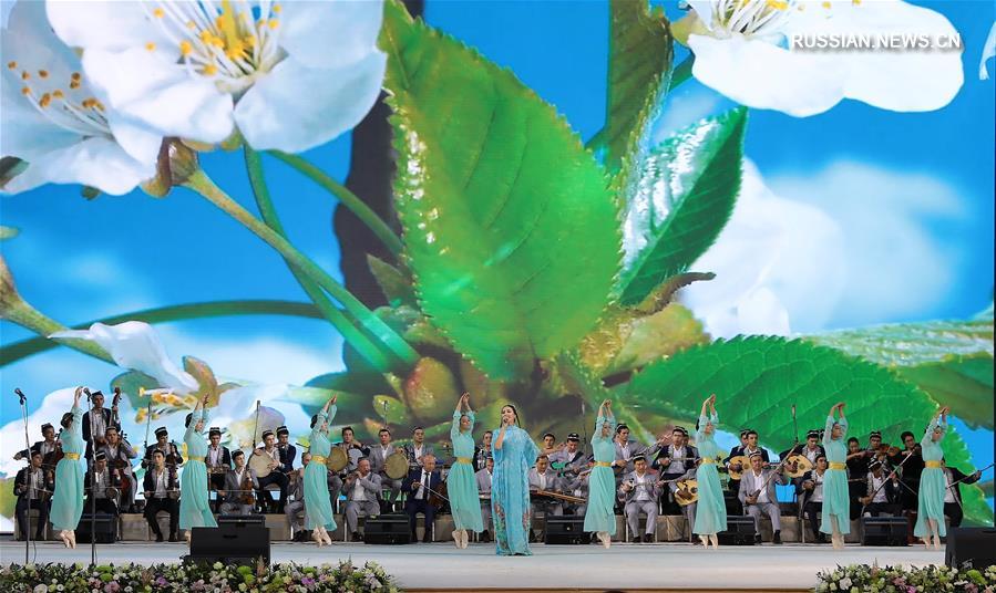 В Узбекистане отметили 30-летие придания узбекскому языку статуса государственного