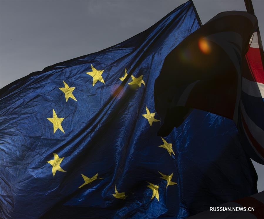 ЕС удовлетворил запрос Великобритании об очередном продлении срока "Брексит"