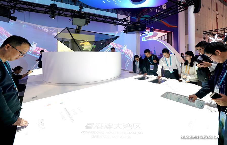 Выставочные зоны Тайваня, Аомэня и Сянгана в павильоне Китая на импортном ЭКСПО в Шанхае