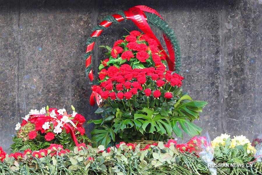 Цветы к памятнику В.И.Ленину возложили в Минске 