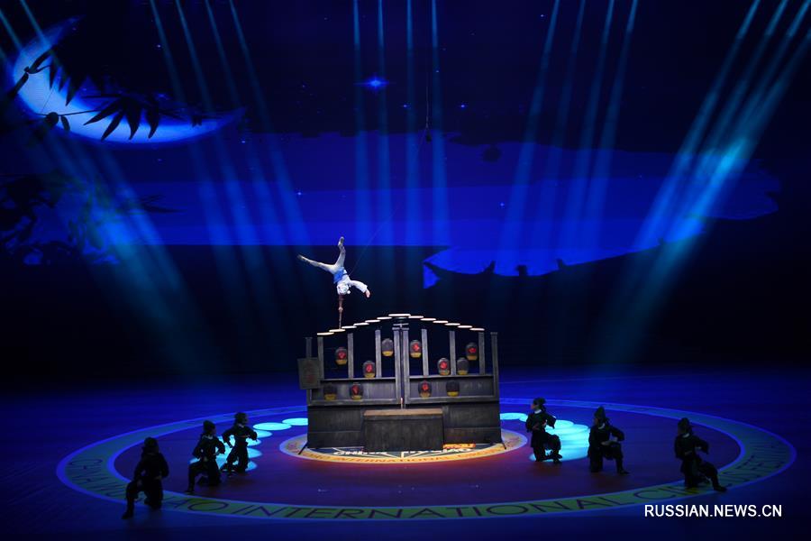 В Северном Китае закрылся 17-й Китайский международный фестиваль циркового искусства "Уцяо"